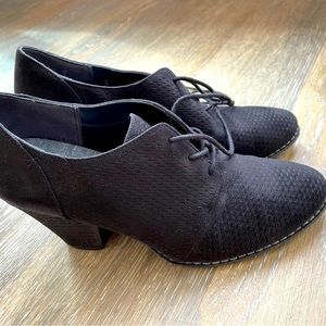 Dr.Scholls Be Energized lace up oxford heels LIKE NEW